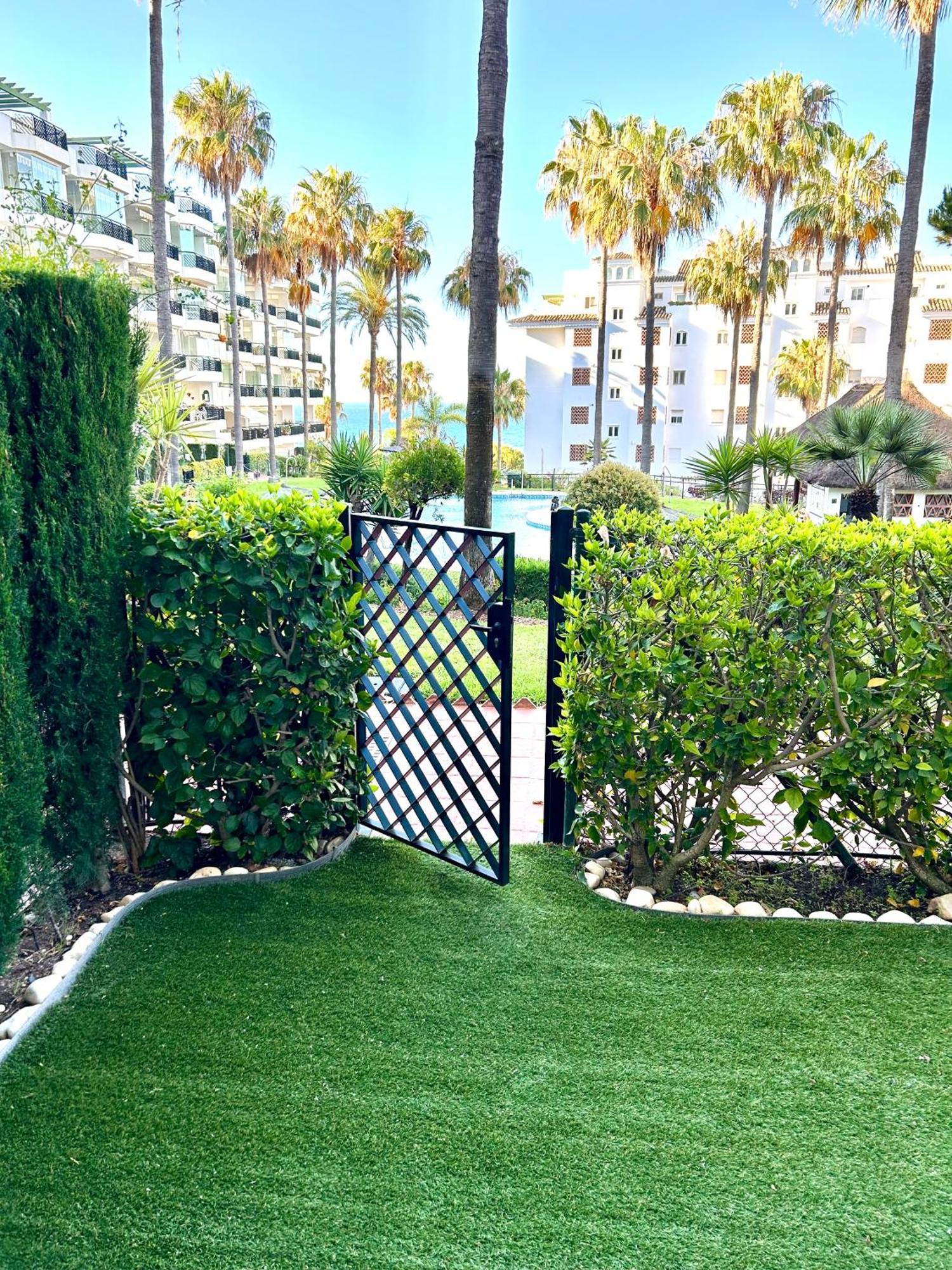 Mi Capricho, Beachfront, Grownfloor, Private Garden & Terrace Sitio de Calahonda Zewnętrze zdjęcie
