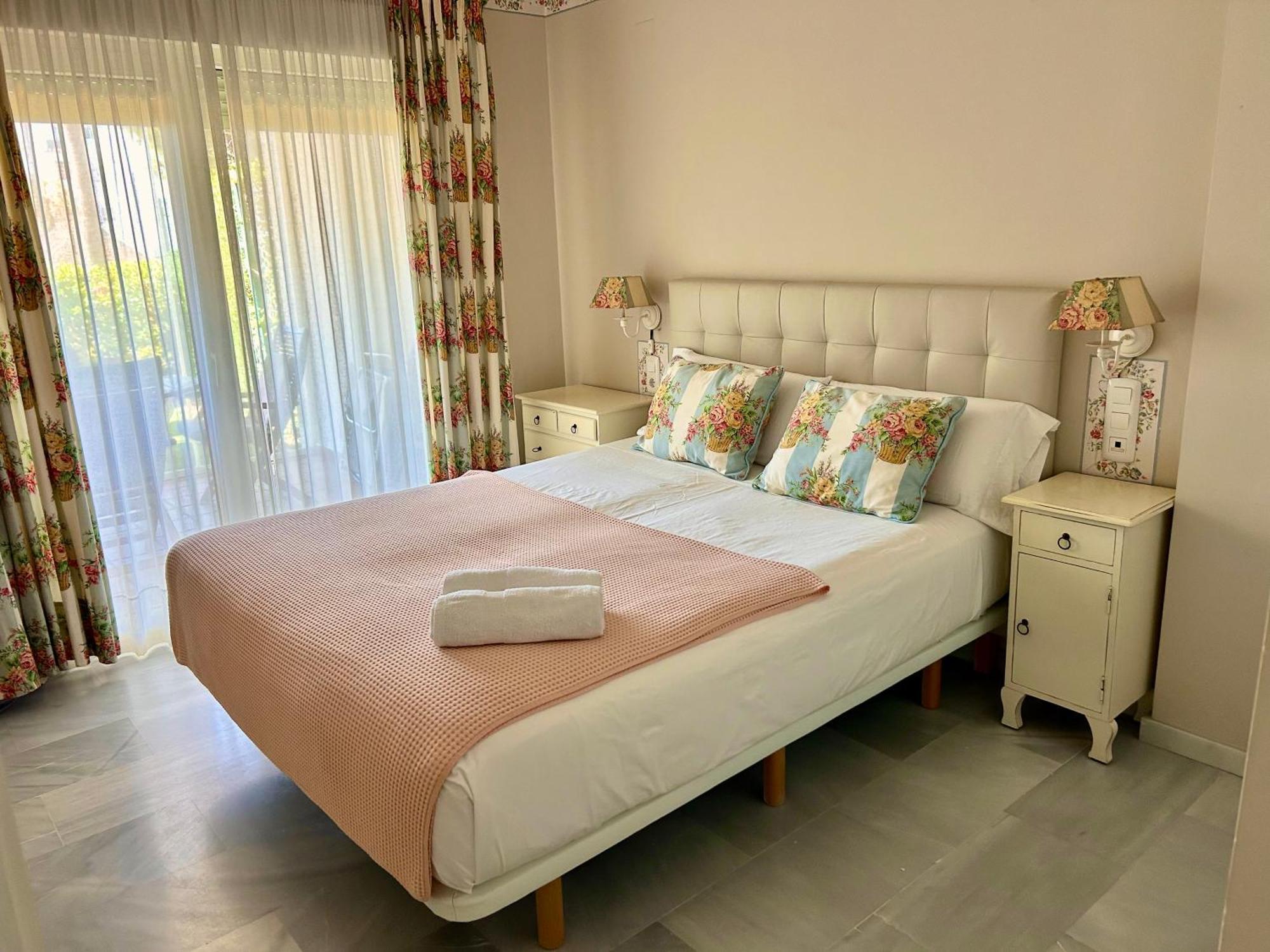 Mi Capricho, Beachfront, Grownfloor, Private Garden & Terrace Sitio de Calahonda Zewnętrze zdjęcie