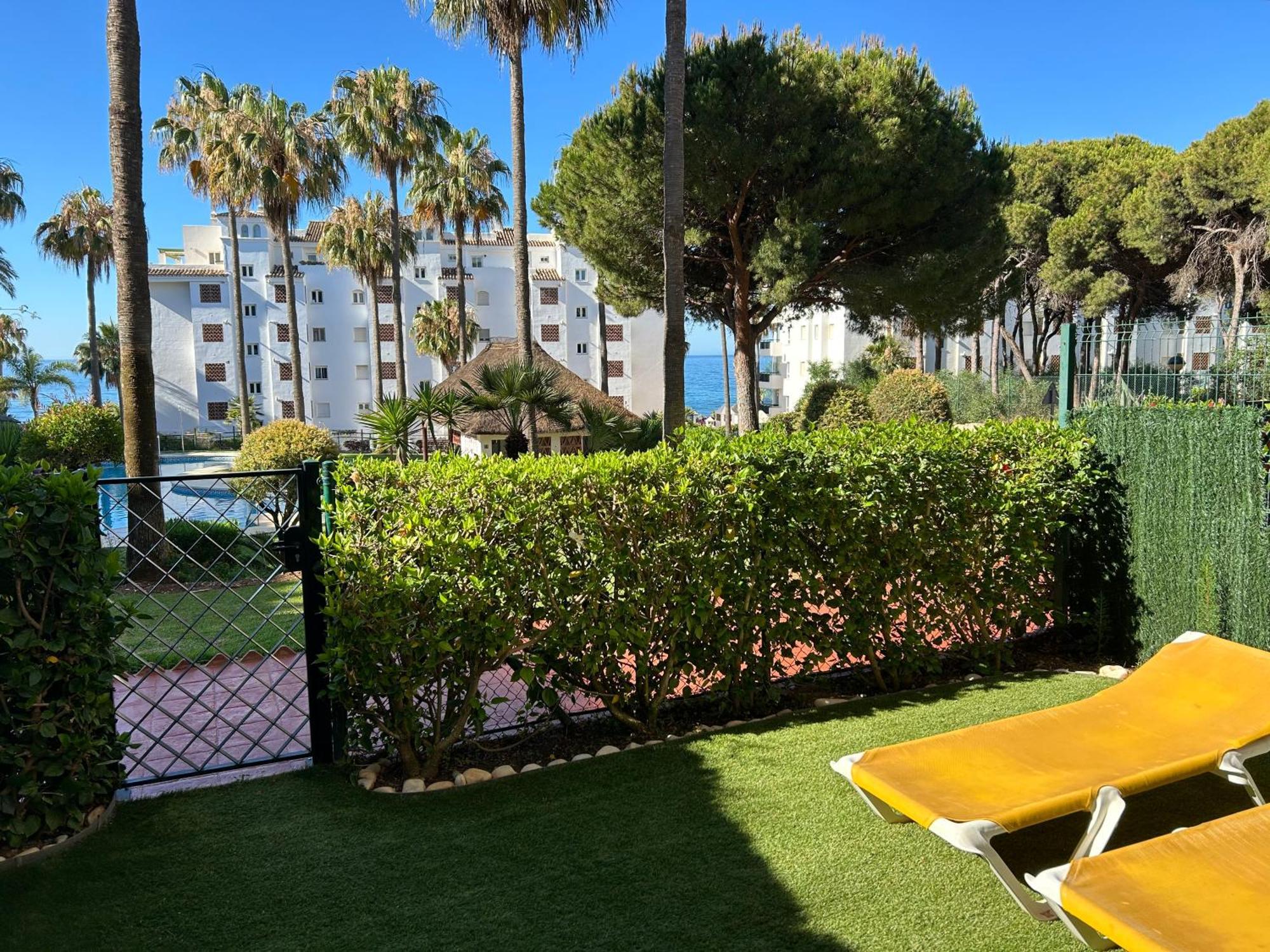 Mi Capricho, Beachfront, Grownfloor, Private Garden & Terrace Sitio de Calahonda Zewnętrze zdjęcie